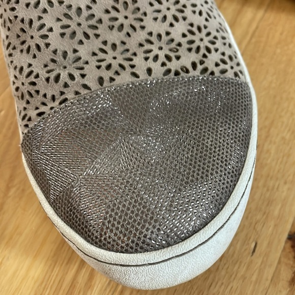 Jambu | Erin Slip-on Floral Perforated Sneakers with Side Cutouts - Picture 6 of 8